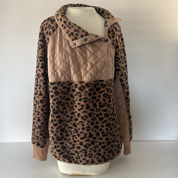 Abercrombie & Fitch Leopard Pullover Fleece - Picture 2 of 7